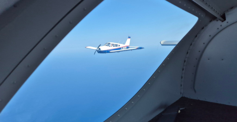 Viersitziges Flugzeug vom Typ PA28 startete vom Flughafen Villanova d'Albenga