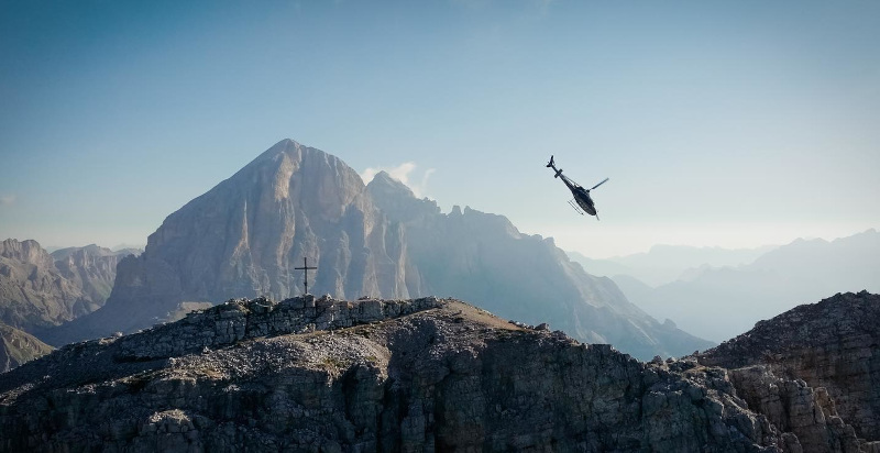 Alpiner Horizont Dolomiten: grenzenlose Aussicht vom Himmel im privaten Helikopterflug