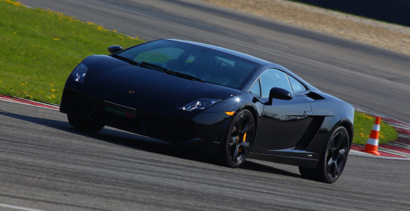 Unvergessliche Lamborghini Fahrt für junge Motorsportfans