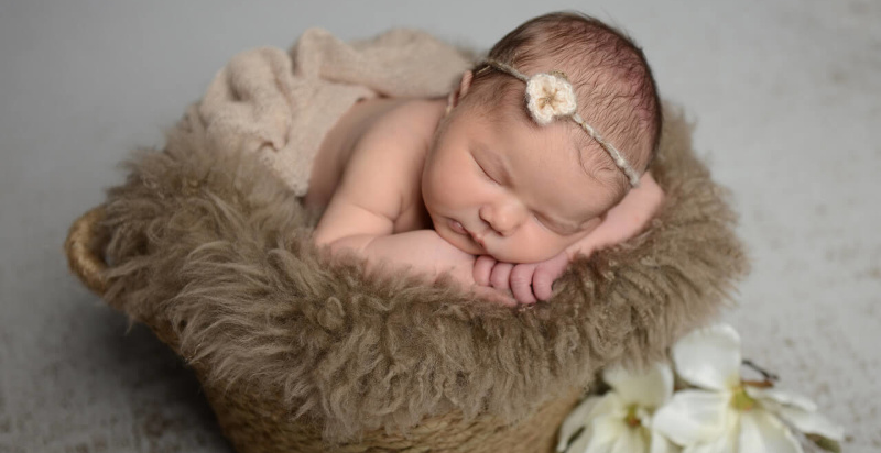 Professionelle Babyfotografie in Hallein mit liebevoller Atmosphäre