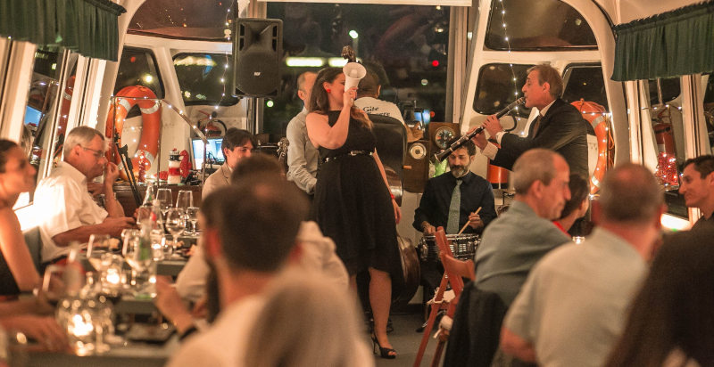 Boot in Rom mit Dinner und Stadtblick