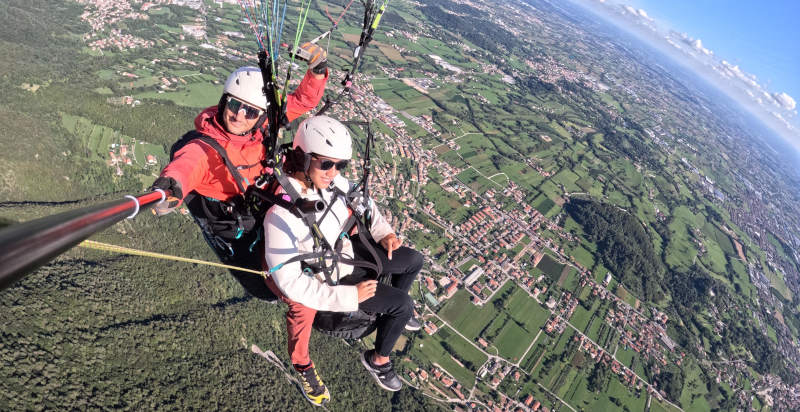 Tandem-Gleitschirmfliegen und Tandemflug-Erlebnis am Monte Grappa.