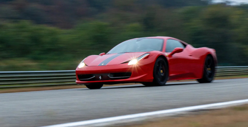 Ferrari-Beifahrer-Erlebnis auf der Rennstrecke in Precenicco im Friaul
