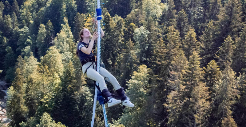 Gluecksgefuehle nach dem Bungee Jumping in Lingenau