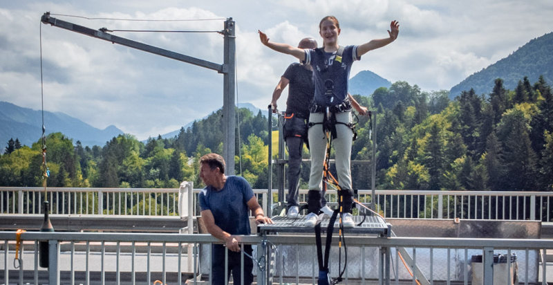 Vorbereitung zum Bungy Jumping in Lingenau vor dem Absprung