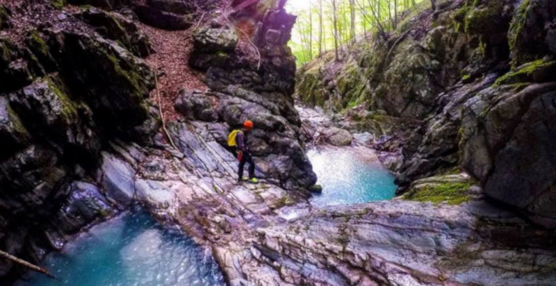 Abenteuerliche Canyoning-Tour am wilden Rio Serrano in der Garfagnana