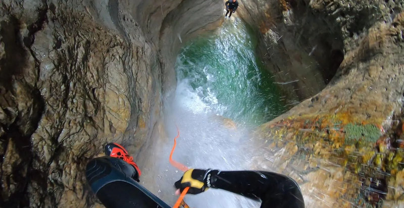 Canyoning-Abstieg im Fluss Vione bei Tignale am Gardasee