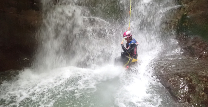Atemberaubende Wasserfälle und kristallklares Wasser in Tremosine