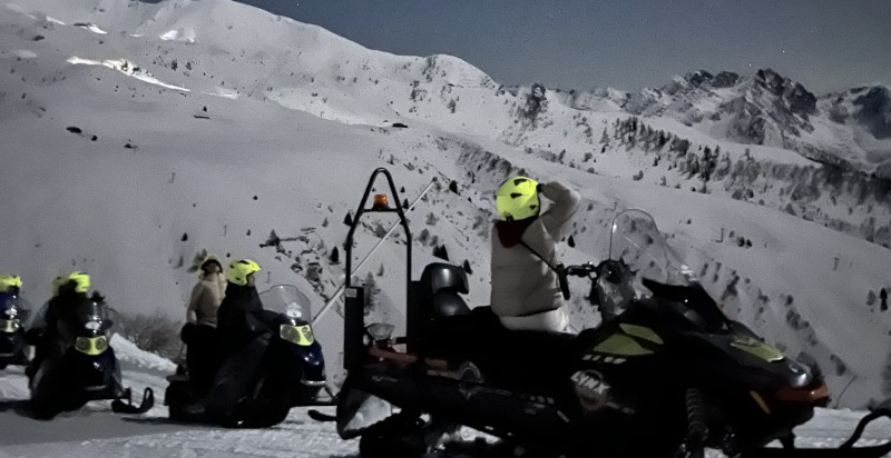 Hüttenessen in Foppolo nach Schneemobil Tour