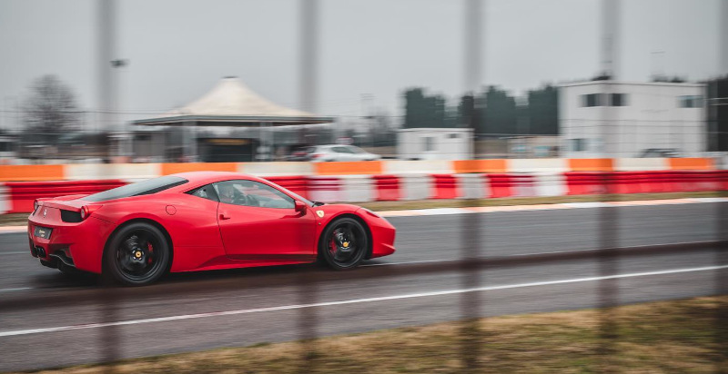 Ferrari 458 Italia Fahrerlebnis in der Nähe von Turin