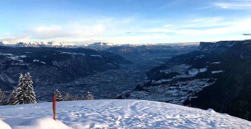 Winterlicher Gleitschirmstart am Vigiljoch bei Meran