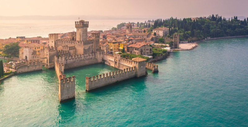 Hubschrauberflug für Gruppen über dem Gardasee