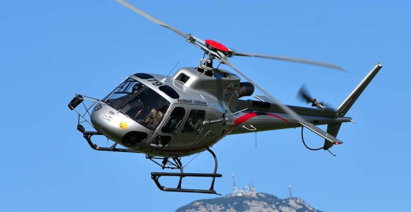 Hubschrauberflug über die Berge des Trentino