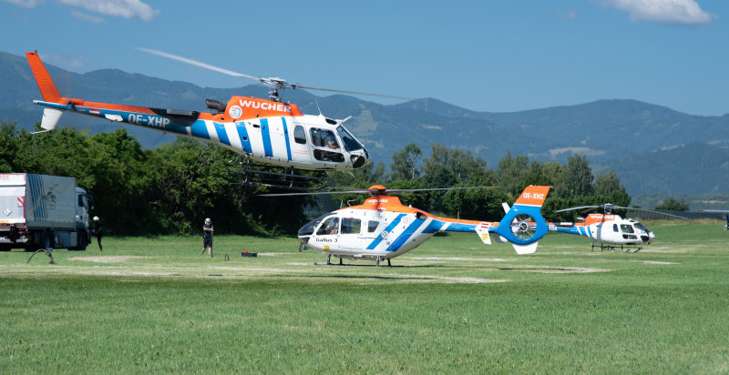 Unvergessliches Erlebnis bei einem Hubschrauber-Rundflug über die winterliche Berglandschaft von Tirol