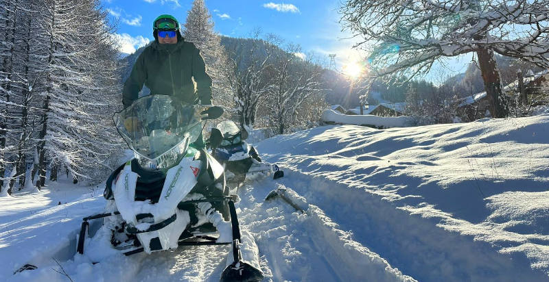 Schneemobil Tour in San Sicario im Skigebiet Vialattea