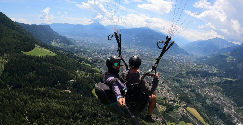 Paragliding-Flug vom Hirzer: Atemberaubende Aussicht auf Meran