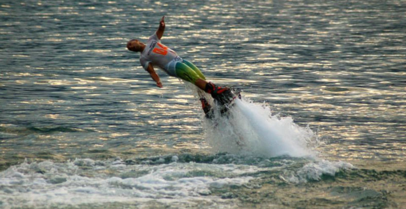 Flyboard in Tignale am Gardasee: Höhenrausch auf dem Wasser