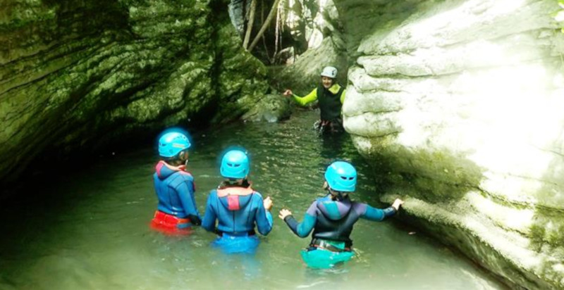 Erfahrene Guides begleiten beim Canyoning in der wilden Garfagnana-Region