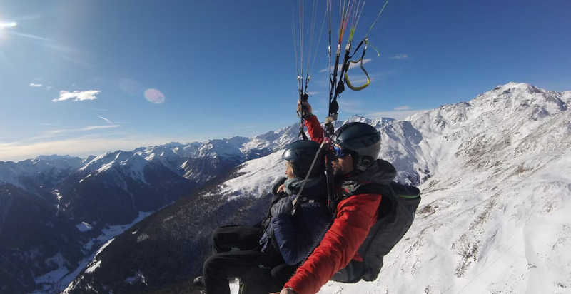 Unvergesslicher Gleitschirmflug über das Ultental