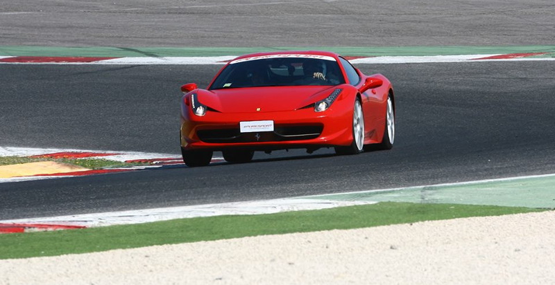 Ferrari 458 Italia in Cremona selbst fahren und ein echtes Ferrari Fahrerlebnis erleben