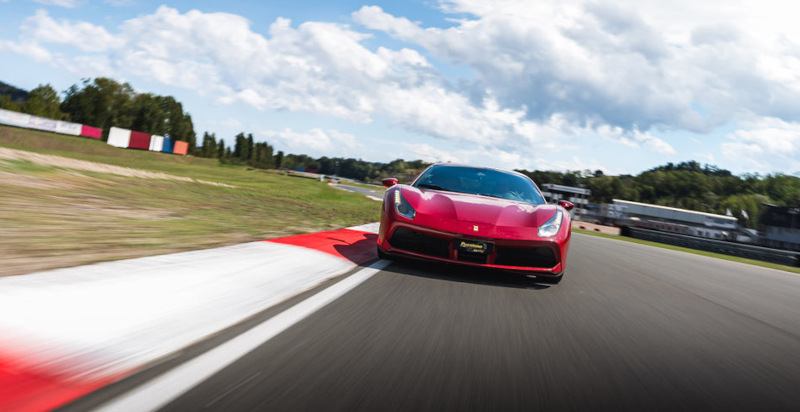 Ferrari 488 GTB fahren auf der Rennstrecke in Moncalieri