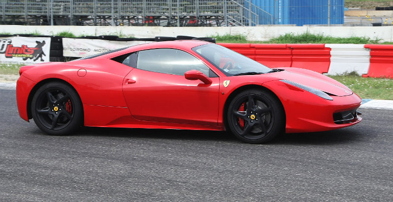 Ferrari 458 Italia Fahrtraining auf der Rennstrecke in Moncalieri