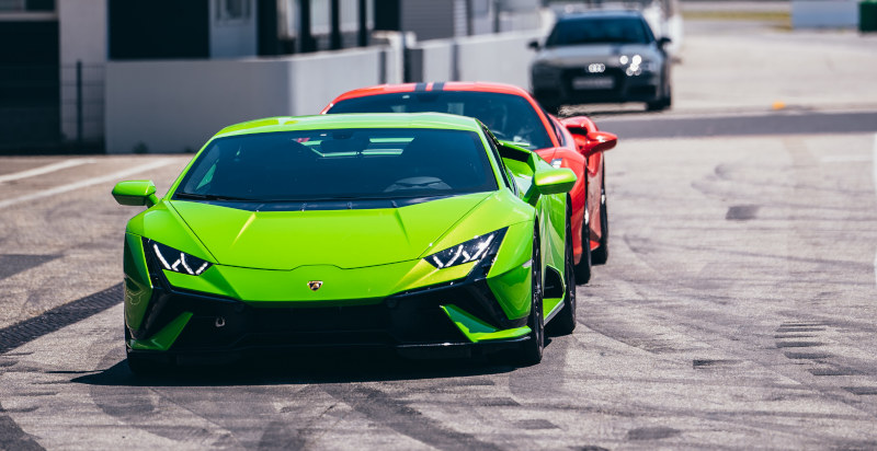 Lamborghini Huracán Tecnica in der Boxengasse von Monza vor dem Fahrerlebnis
