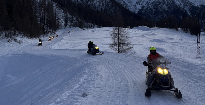 Ausflug mit dem Schneemobil Foppolo Orobie-Alpen