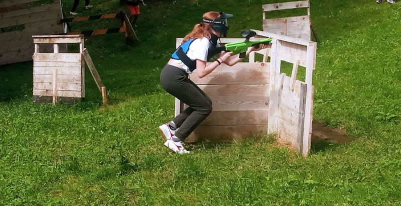 Junge Teilnehmer beim Junior Paintball im Val di Sole