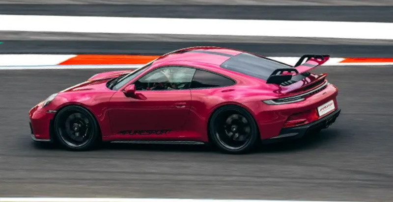Porsche 992 GT3 auf der Geraden des Circuito di Vairano