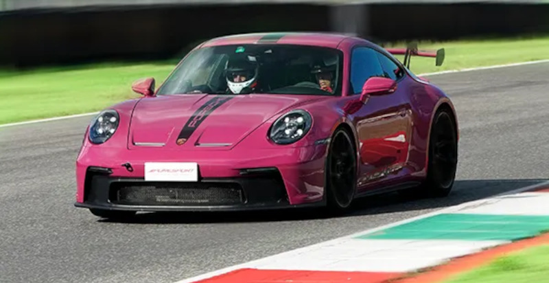 Porsche 992 GT3 auf der Rennstrecke in Vairano