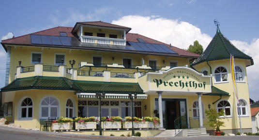 Hof mit Rustikales und gemütliches Heuzimmer