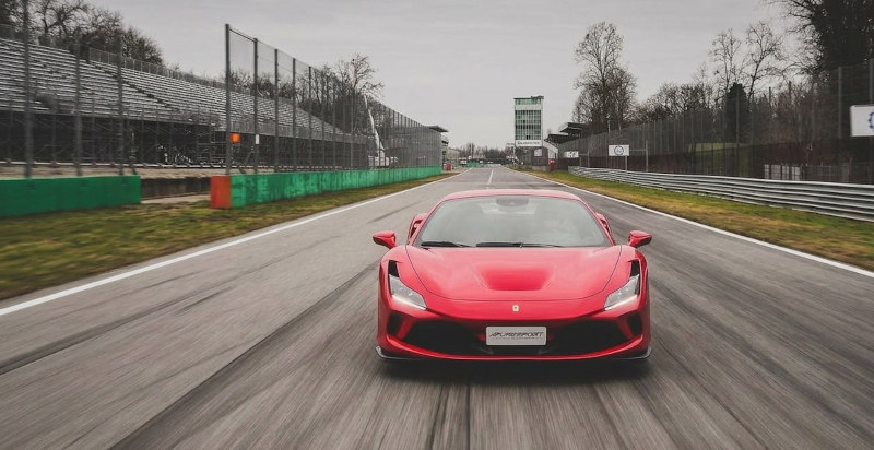 Rennstrecken-Erlebnis im Ferrari F8 Tributo in Mugello verschenken