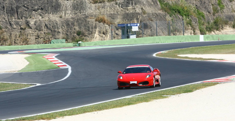 Ferrari 458 Italia auf der Rennstrecke Mugello für Motorsportliebhaber