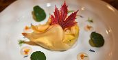 Elegante Details des Abendessens an Bord der Galeone