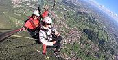 Tandem-Gleitschirmfliegen und Tandemflug-Erlebnis am Monte Grappa.