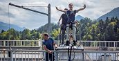 Vorbereitung zum Bungy Jumping in Lingenau vor dem Absprung