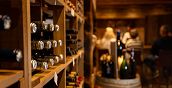 Weinkeller des Hotel Lac Salin in Livigno mit erlesenen italienischen und internationalen Weinetiketten