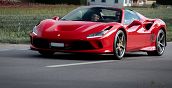 Ein exklusives Rennstrecken-Fahrabenteuer im Ferrari F8 Tributo nahe Venedig an der Adria