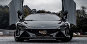 Genieße die Geschwindigkeit und Präzision beim Fahren eines McLaren auf der Pomposa-Rennstrecke