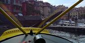 Wasserflugzeug bei der Landung auf dem Lecco See