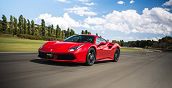 Ferrari 488 GTB auf der Rennstrecke beim Junior Experience-Event auf dem Autodromo di Varano