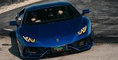 Lamborghini auf der Rennstrecke in Modena, ideal für Geschwindigkeitsliebhaber