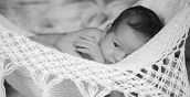 Stilvolles Schwarz-Weiß Babyfoto aus Wiener Neustadt