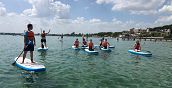 Ruhiges Paddeln auf dem Gardasee während einer SUP-Tour