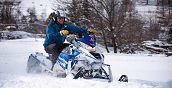 Adrenalinreiche Motorschlitten Fahrt in den Alpen