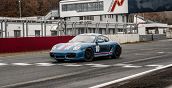 Supercar Porsche in Aktion auf der Rennstrecke in Moncalieri
