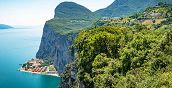 Hubschrauberflug über den Gardasee und die umliegenden Berge