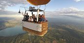 Panoramablick aus dem Heißluftballon in Masino