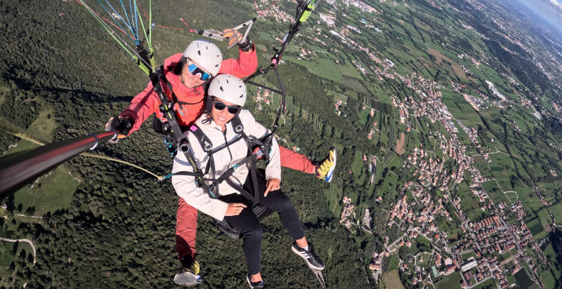 Tandem-Gleitschirmflug in Borso del Grappa, Venetien
